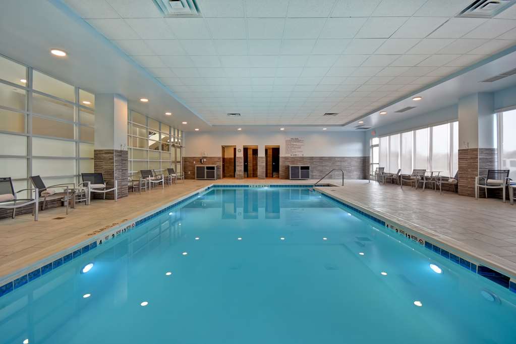 Pool Embassy Suites by Hilton Syracuse East Syracuse (315)446-3200