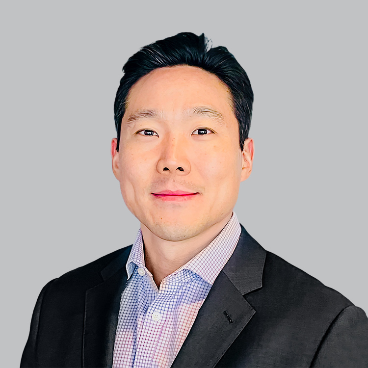 Headshot of Christopher Lee, a wealth advisor at Chase