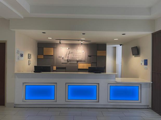 Images Holiday Inn Express & Suites Biloxi- Ocean Springs by IHG