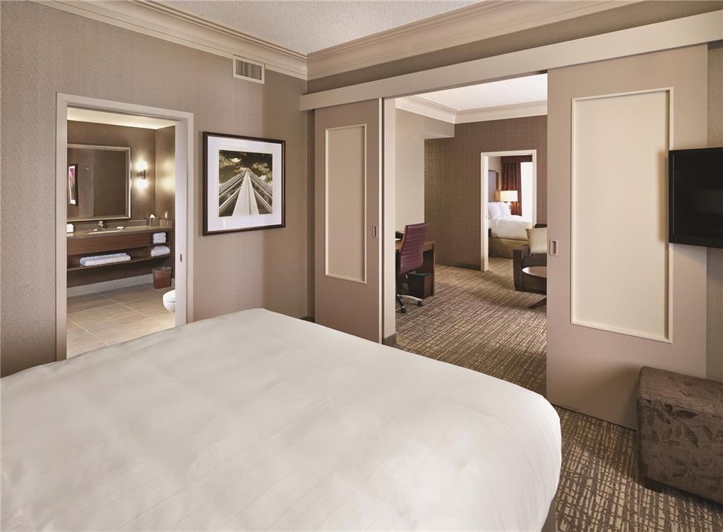 Images DoubleTree by Hilton Hotel West Edmonton