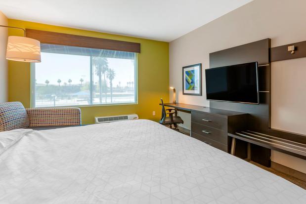 Images Holiday Inn Express & Suites Phoenix Dwtn - State Capitol by IHG
