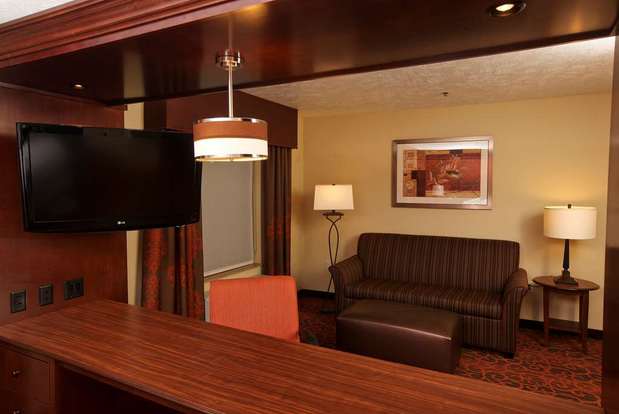 Images Hampton Inn & Suites Fargo Medical Center