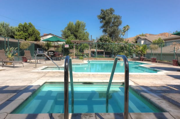 Images CASTAIC LAKE SENIOR VILLAGE