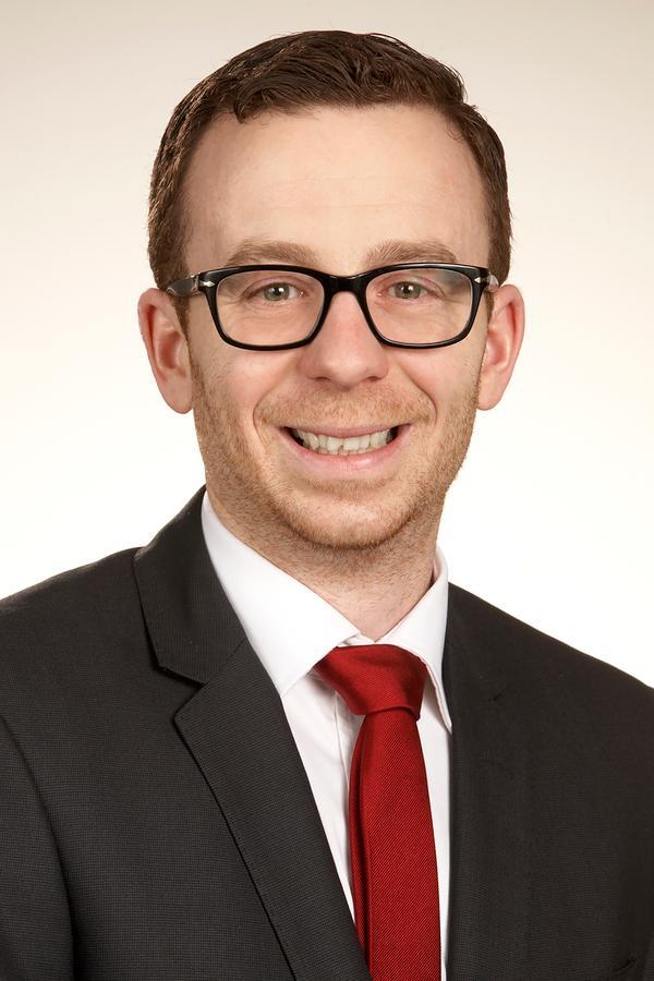 Edward Jones - Financial Advisor: John-Adam Blakeley, DFSA™ à Pointe-Claire