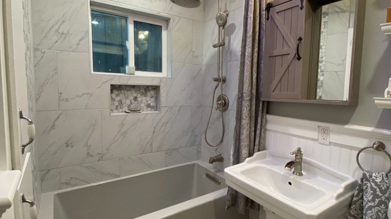 Juniors Construction & Remodeling Image