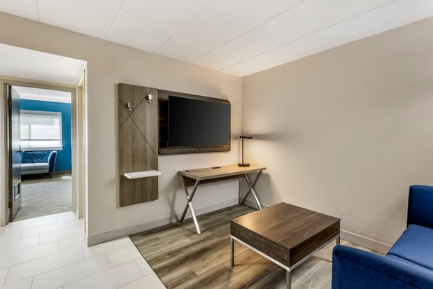 Images Holiday Inn Express Chicago-Downers Grove by IHG