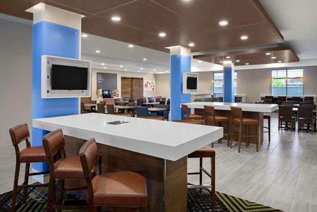 Images Holiday Inn Express & Suites Lubbock Central - Univ Area by IHG