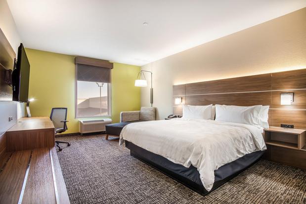 Images Holiday Inn Express & Suites Tulsa East - Catoosa by IHG