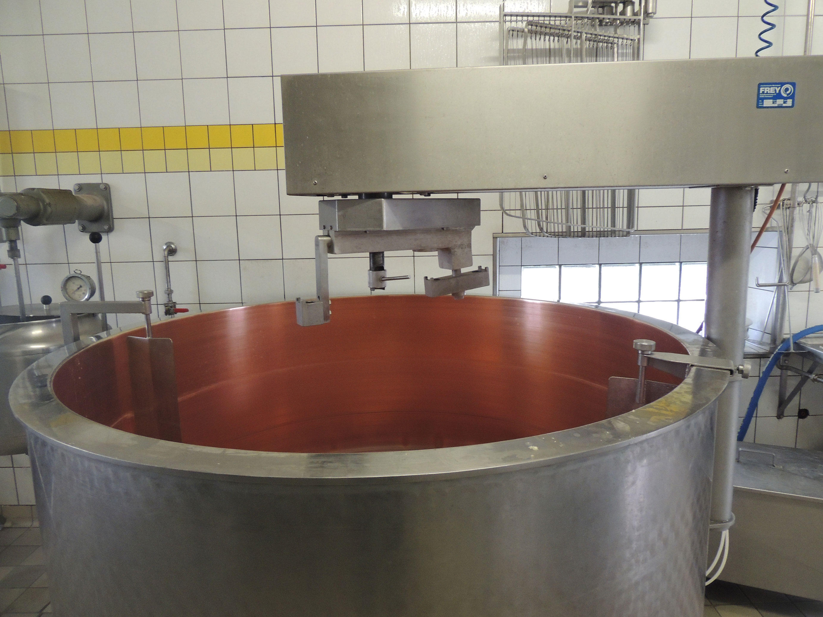 Walter und Hanni Reist, Fromagerie et Laiterie, Route de Chenaux 11 in Lugnorre