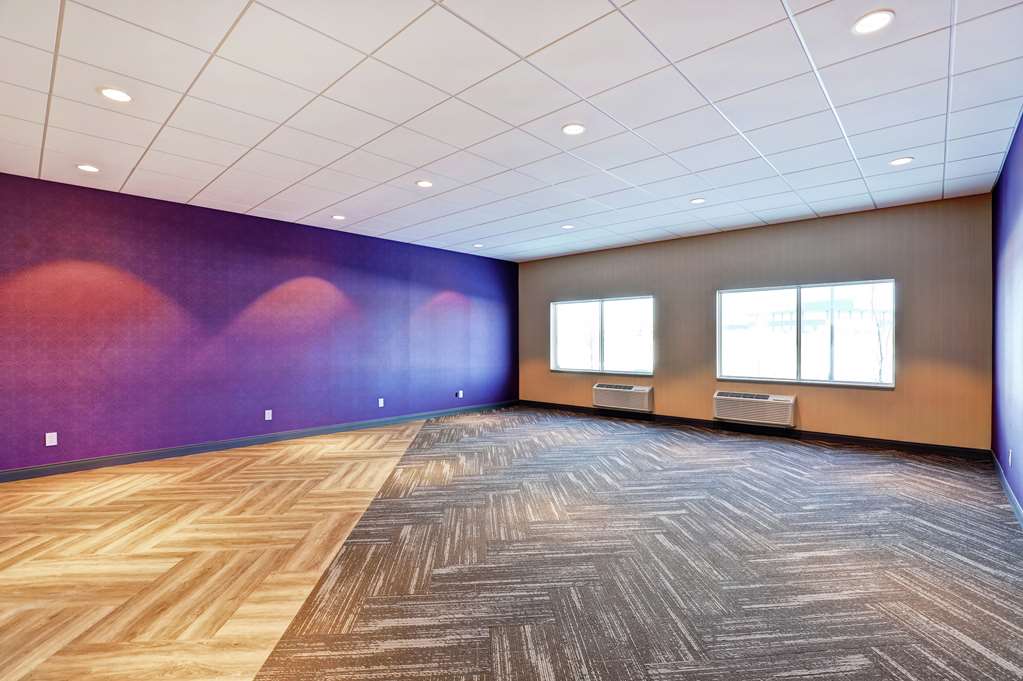 Meeting Room Tru by Hilton Edmonton Windermere Edmonton (780)752-8781