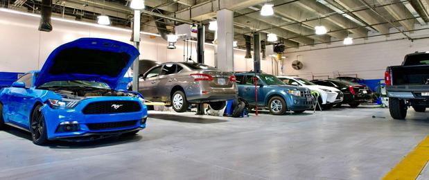 Images I-10 Auto Body