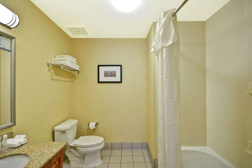 Guest room bath