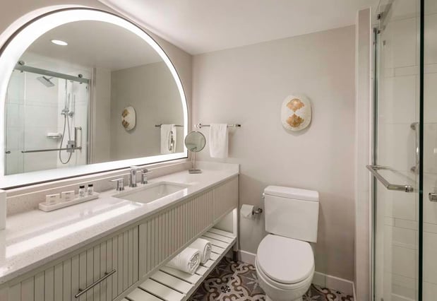 Images The Singer Oceanfront Resort, Curio Collection by Hilton
