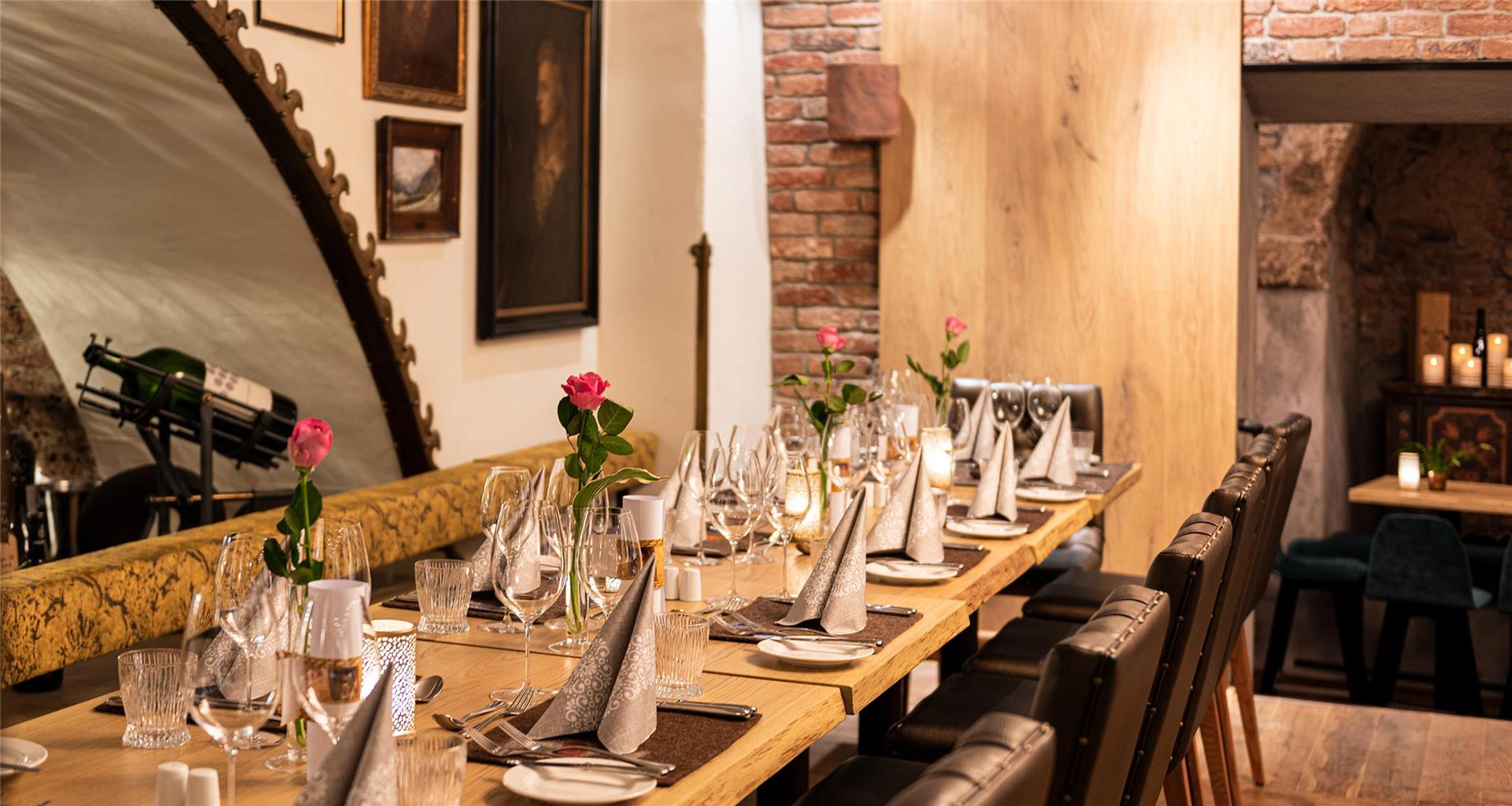 Hotel Goldener Adler, BW Signature Collection, Herzog - Friedrich Str 6 in Innsbruck
