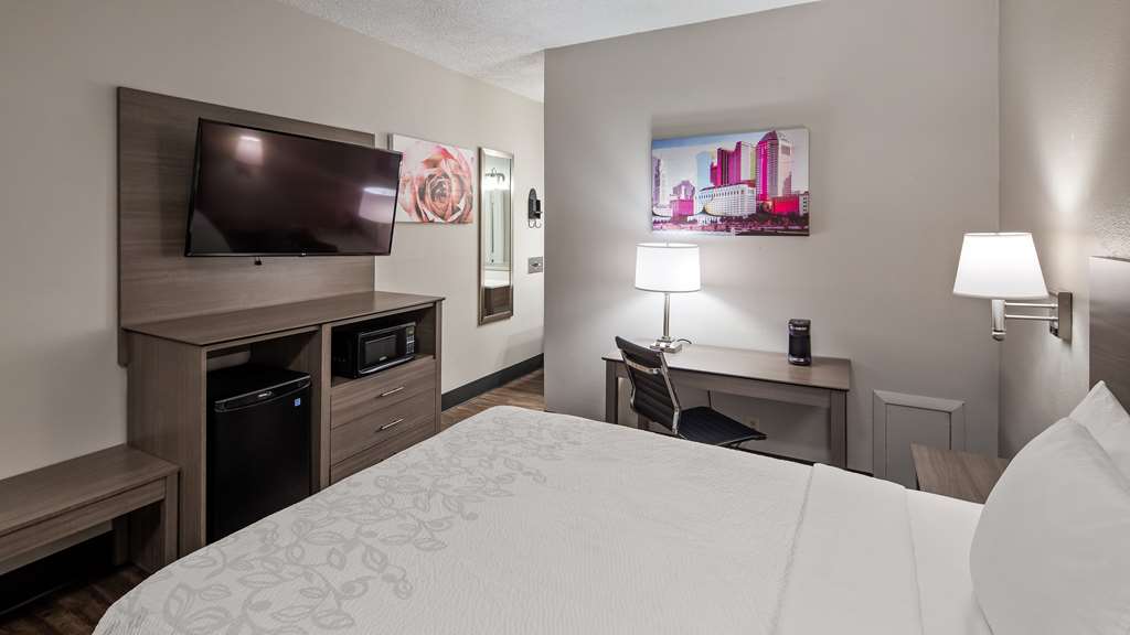 Queen Guestroom