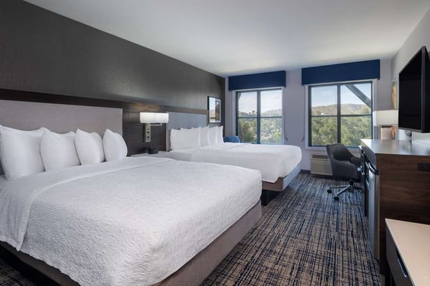 Images Hampton Inn & Suites Agoura Hills