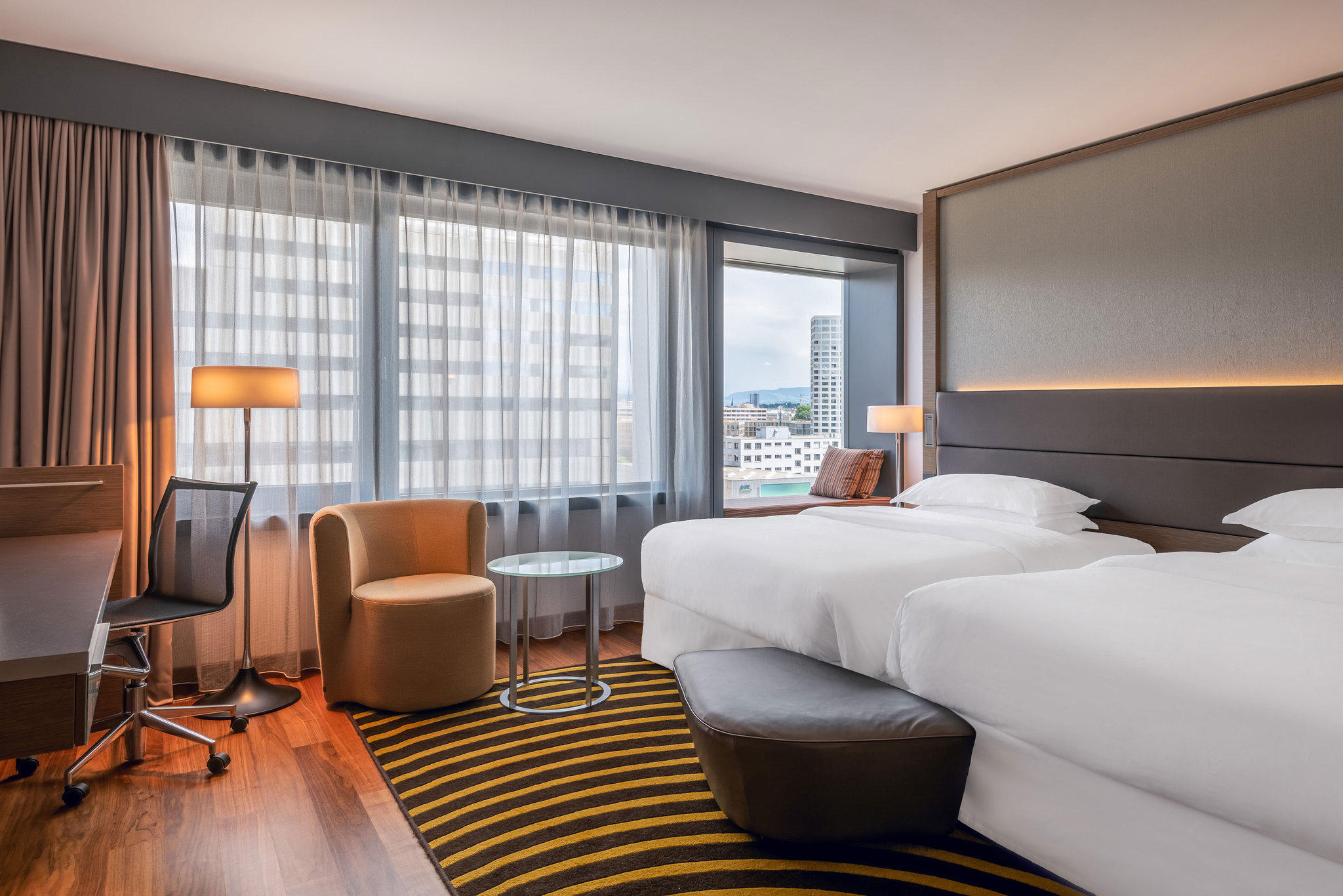 Sheraton Zurich Hotel, Pfingstweidstrasse 100 in Zurich