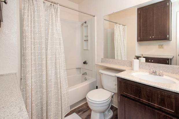 Images Delta Pointe Apartments