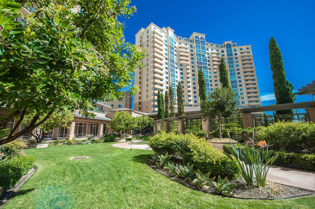 Images Vi at La Jolla Village