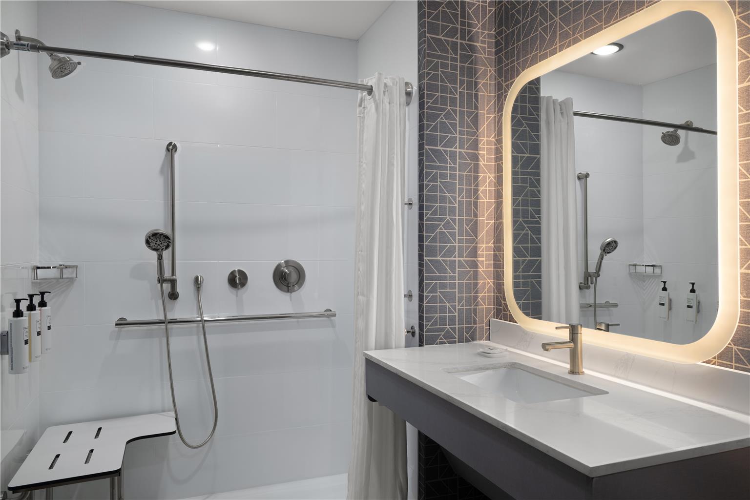 Guest room bath