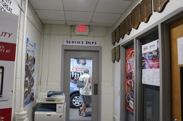 Images Russ Darrow Kia of Waukesha Service Center