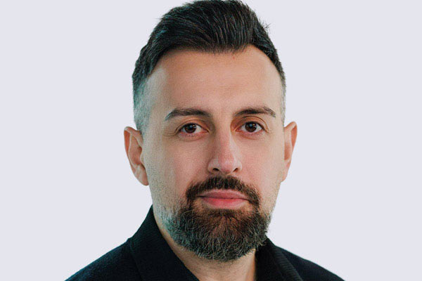 Hamed Niki, Retail Partner in our Walnut Grove - Thunderbird Centre store