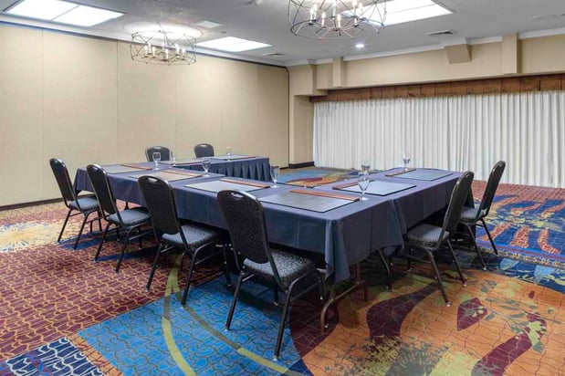 Images Embassy Suites by Hilton Kansas City Plaza