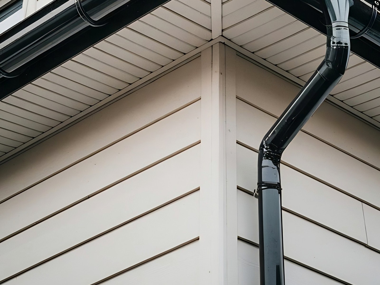 Fine Line Gutters LLC Logo