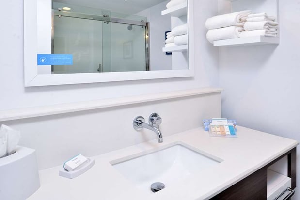 Images Hampton Inn Cedar Falls Downtown