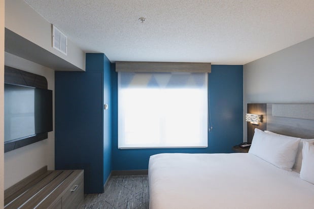 Images Holiday Inn Express & Suites Marquette by IHG
