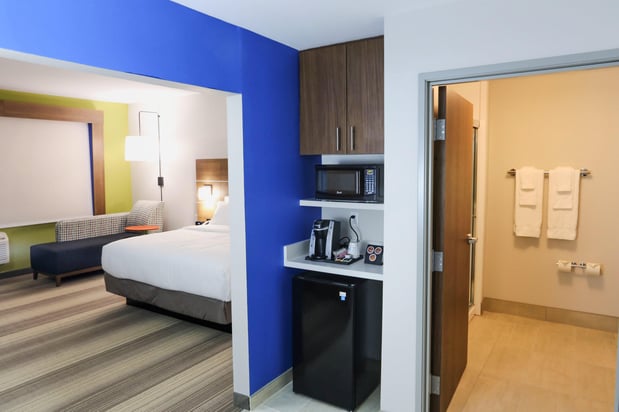 Images Holiday Inn Express & Suites Houston IAH - Beltway 8 by IHG