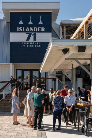 Images Islander 71 Fish House and Raw Bar