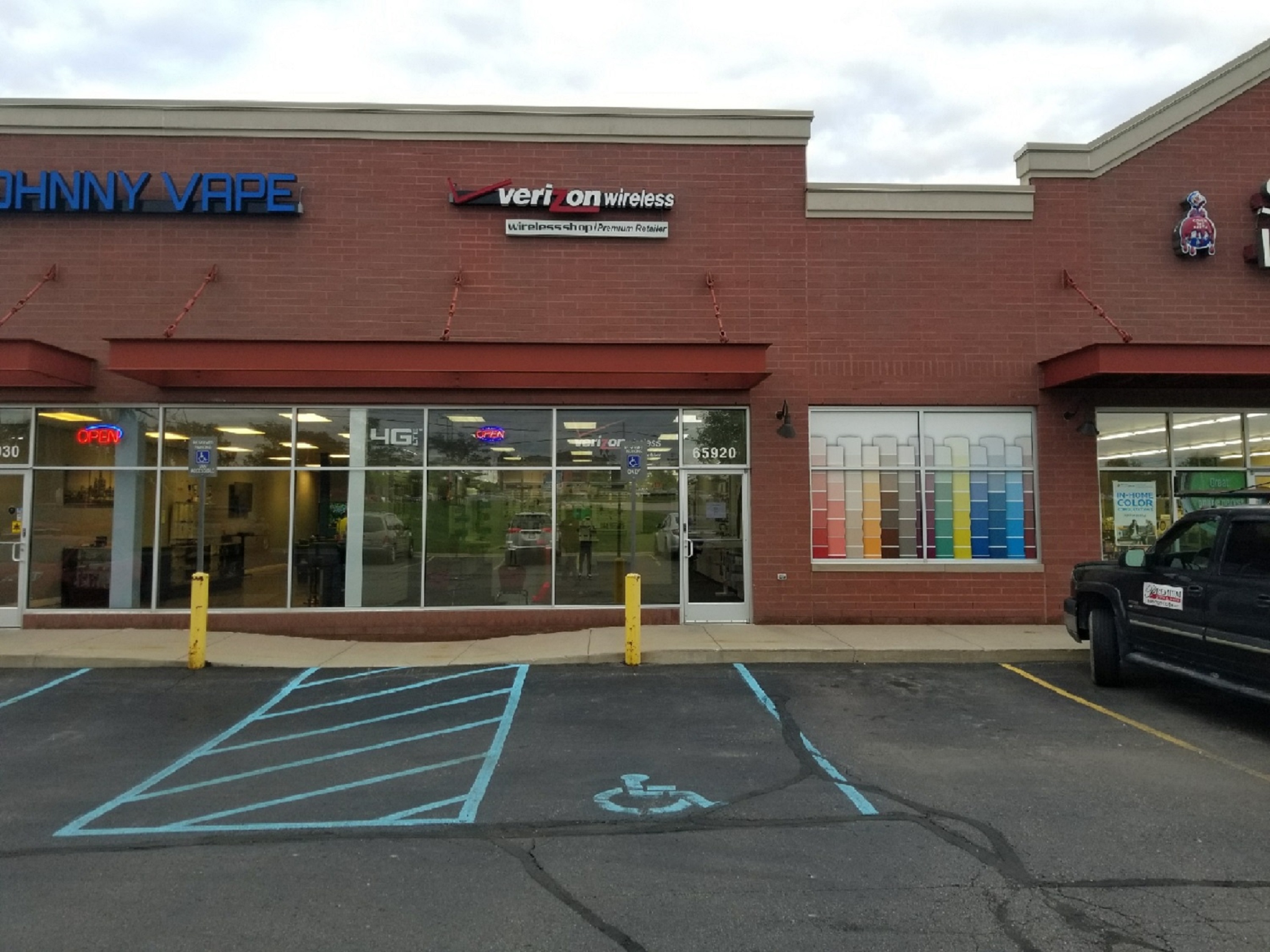 Verizon Authorized Retailer – GoWireless Photo