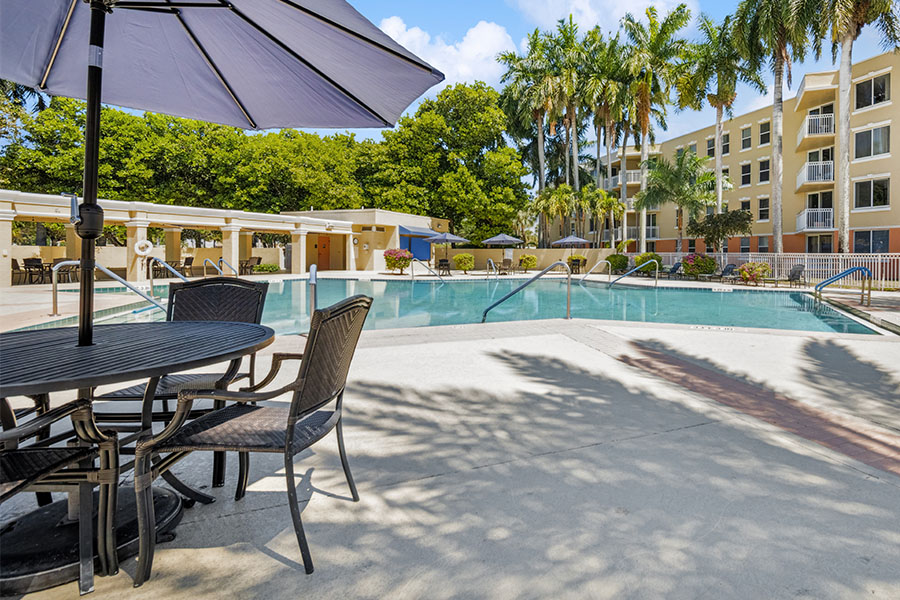 Five Star Premier Residences of Hollywood patio and pool