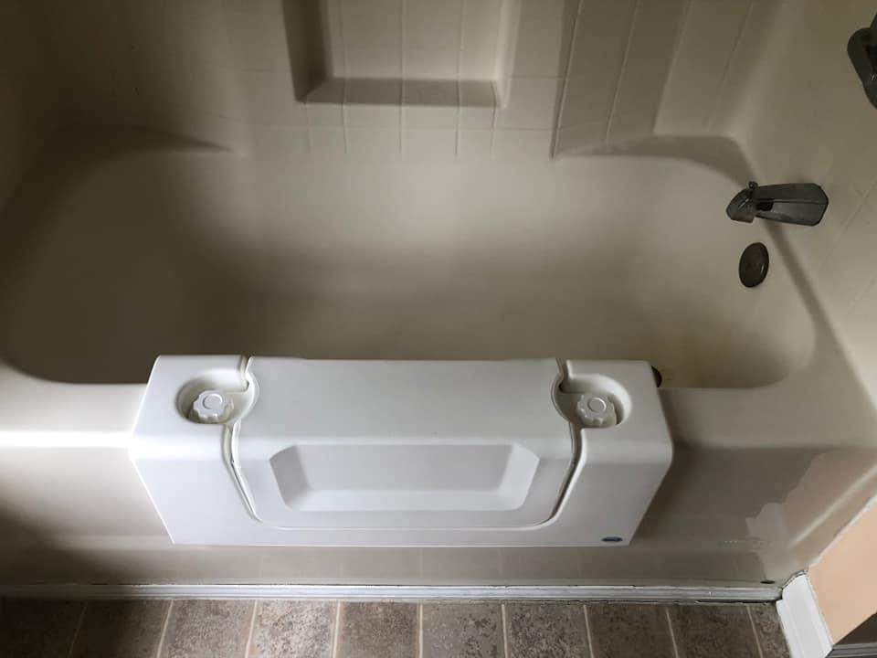 Fox Valley Bathtub Refinishing Image