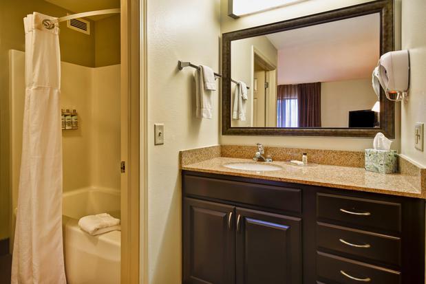 Images Staybridge Suites Middleton/Madison-West by IHG
