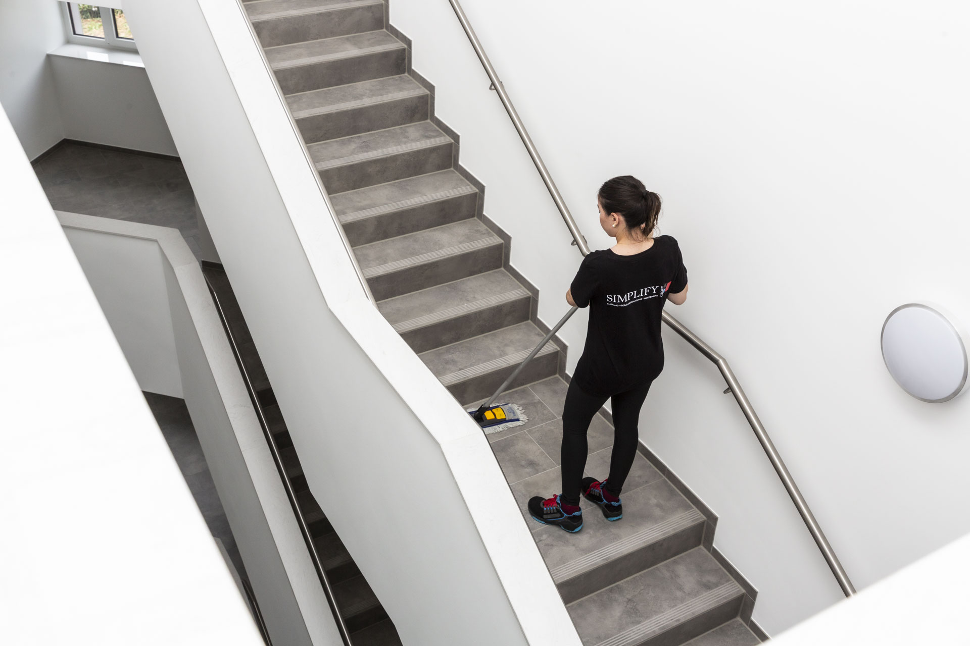 Simplify Group GmbH | Gebäudereinigung | Hausmeisterservice, Siemensstraße 5 in Kelkheim (Taunus)