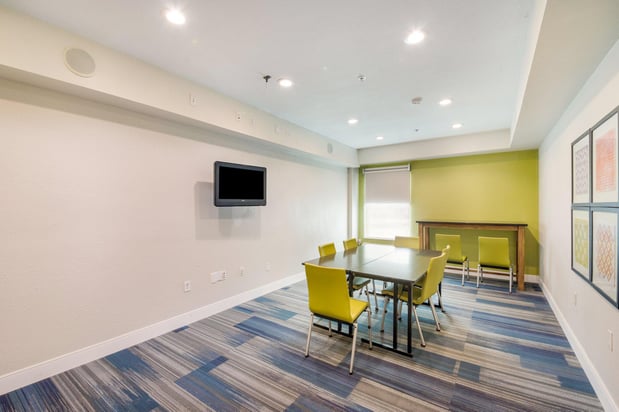 Images Holiday Inn Express & Suites Columbus by IHG