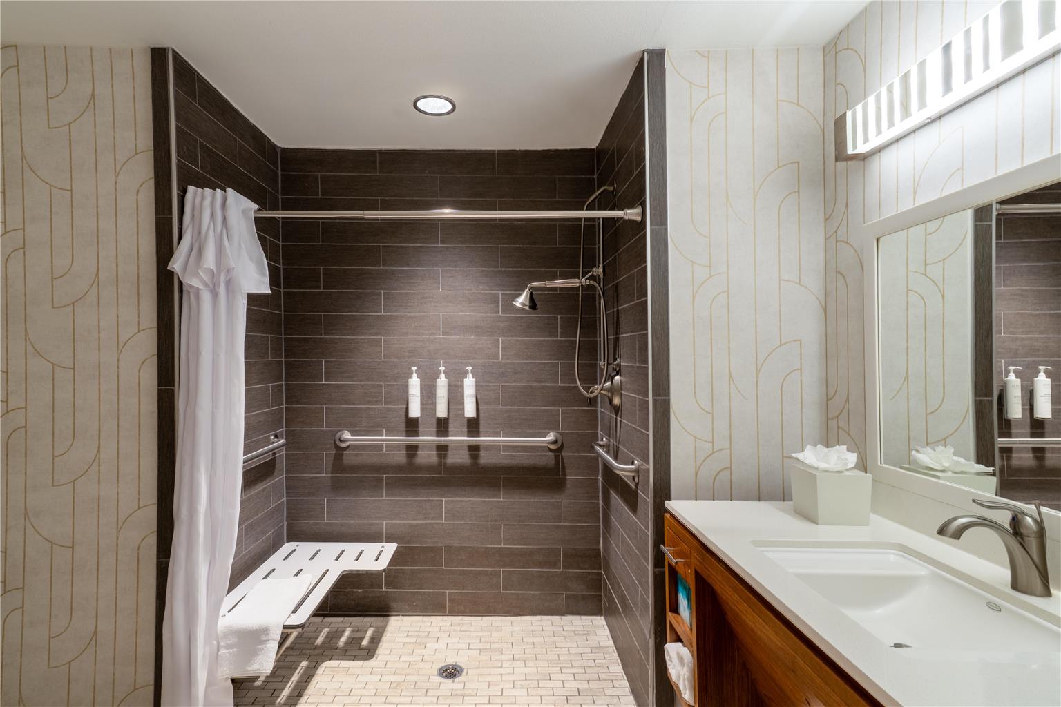 Guest room bath