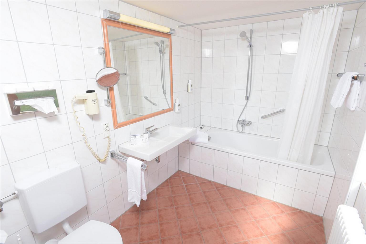 Best Western Queens Hotel Pforzheim-Niefern, Pforzheimer Strasse 52 in Niefern