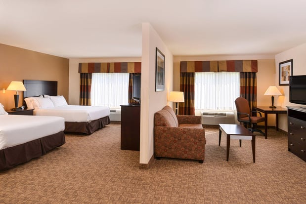 Images Holiday Inn Express & Suites Wheeling by IHG