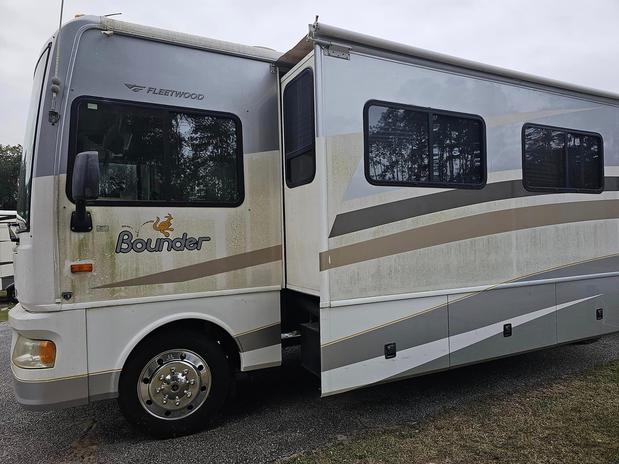 Images Reliable R.V Repair