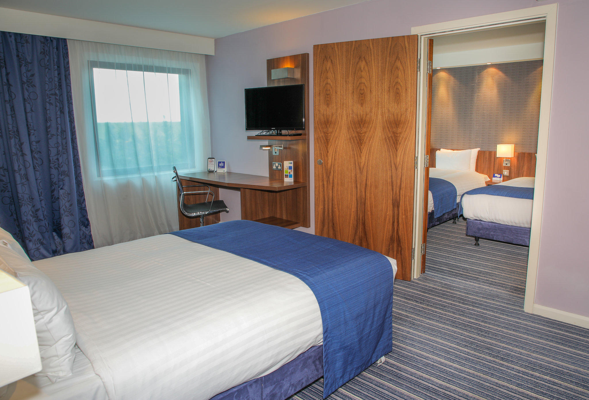 Holiday Inn Express London - Heathrow T5, an IHG Hotel Slough 01753 684001