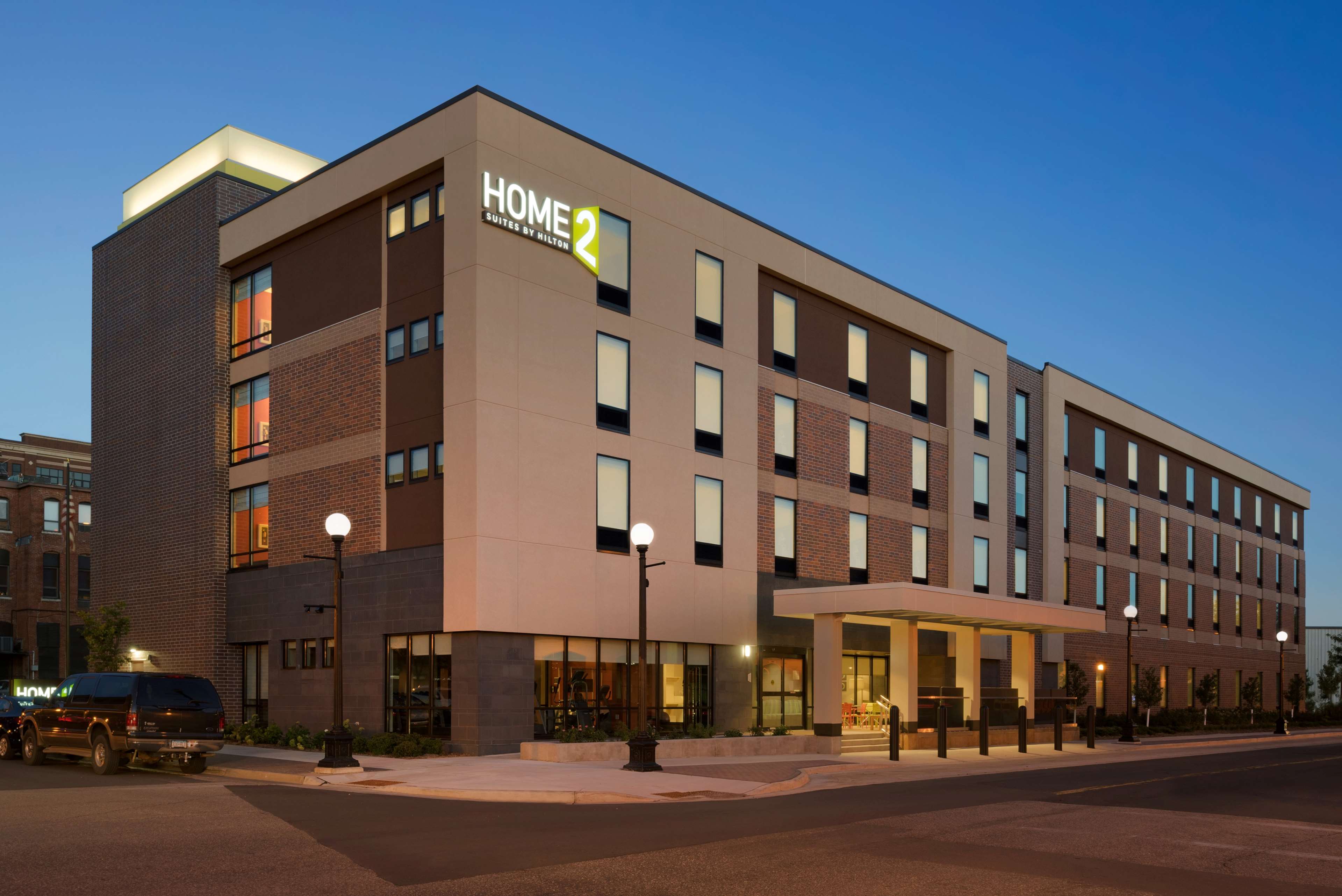 La Crosse город США. Home2 Suites by Hilton Woodland Hills los Angeles. La Crosse USA. Home 2.