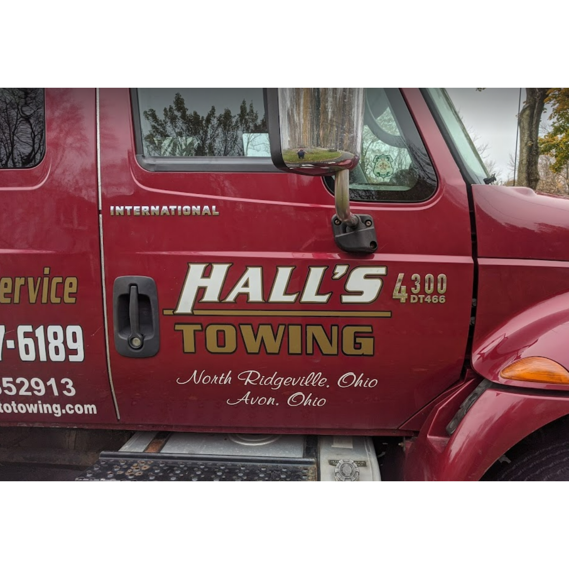 Hall's Towing