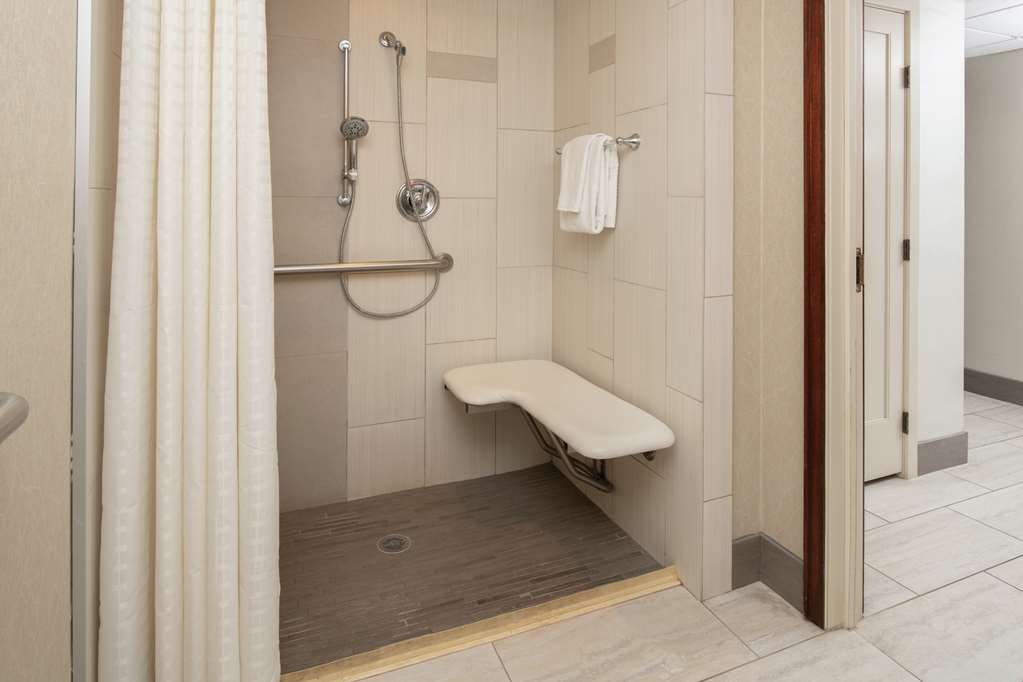 Guest room bath