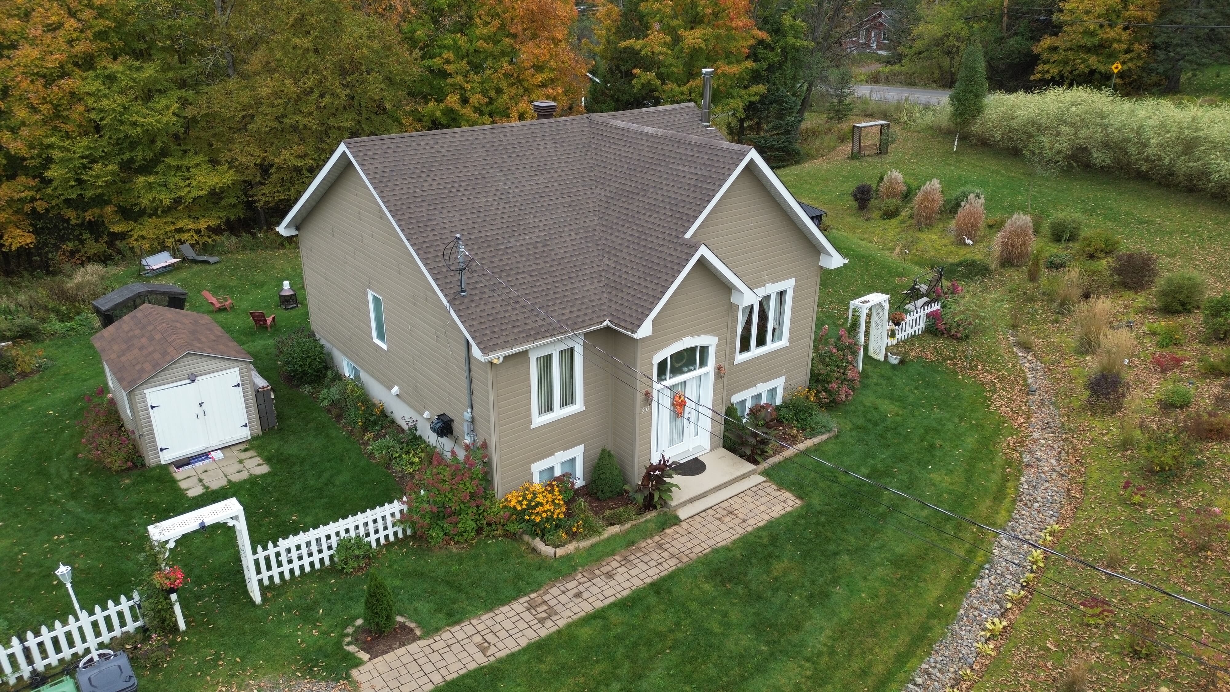 Images Toitures F. Mayer - Déneigement de toiture, Couvreur Terrebonne