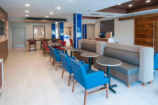 Images Holiday Inn Express & Suites Plano West - Frisco by IHG