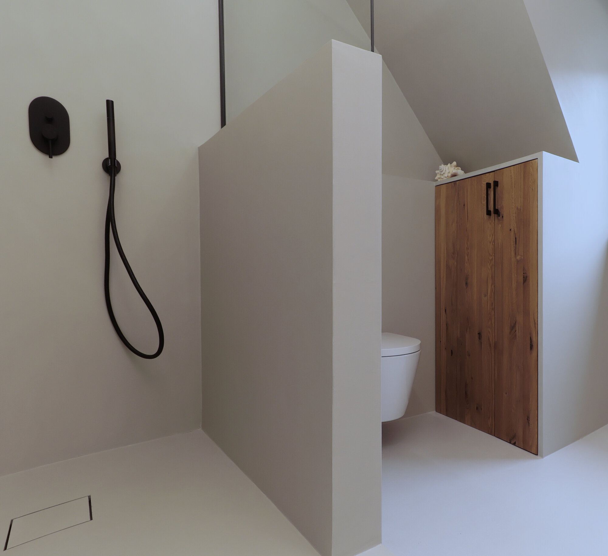 Fliesen und Fugenlos  Fugenloses Bad, Boden & Treppe - Design ohne Grenzen, Im Thurner Feld 13 in Köln