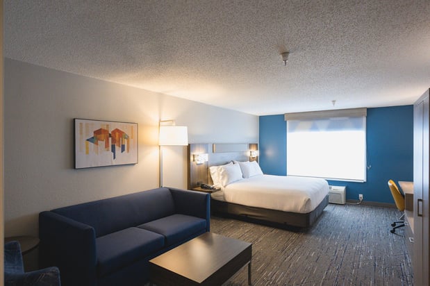 Images Holiday Inn Express & Suites Marquette by IHG